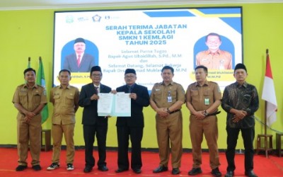 Serah Terima Jabatan Kepala Sekolah SMK Negeri 1 Kemlagi Berlangsung Khidmat dan Penuh Kekeluargaan